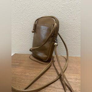 HOBO FATE Leather Crossbody Purse Bag Satchel Zippered Pouch - Taupe.